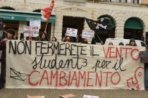 Studenti bellunesi in piazza: «Trasporti e scuole più sicure»