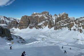 Capodanno 2026: Cortina regina delle mete più costose, 871 euro a notte