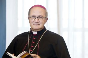 Feltre: cittadinanza onoraria a monsignor Enrico Dal Covolo