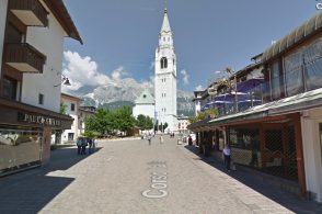 Paura a Cortina: rapina in pieno centro alla gioielleria «Cacciari e Salvati»