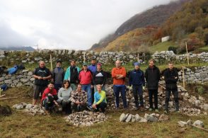 A Igne un laboratorio per salvare i muri a secco: “Gesto di cura per il territorio”