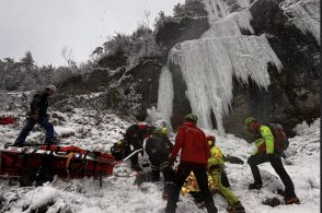 Iceclimber precipita dalla cascata di ghiaccio: grave 37enne