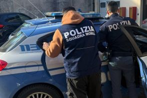 Si nasconde sotto casa dell’ex: arrestato per stalking