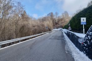 Cedimento della carreggiata: strada chiusa tra Roncazza e l’ecocentro di All’O’