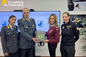 Nuovo defibrillatore per il SAGF: donazione della Fondazione Ometto