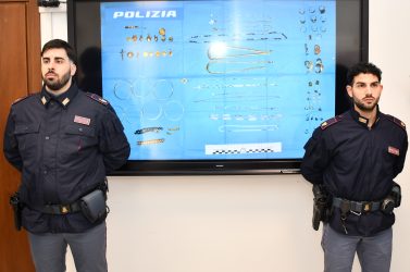 Truffa ad un’anziana, arrestati due uomini