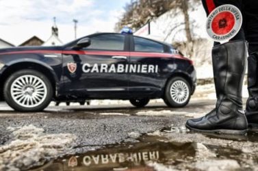 Sorpreso mentre ruba pneumatici: arresto a Feltre