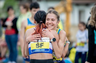 Arnoldo domina, Fregona la spunta: spettacolo alla Santissima