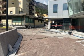 il maltempo cambia i piani: il concerto inaugurale della nuova piazza si terrà in chiesa
