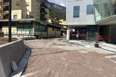 Il maltempo cambia i piani: il concerto inaugurale della nuova piazza si terrà in chiesa