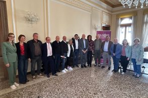 Azzurro, rosa e “green”: i colori del Giro d’Italia riempiono la provincia