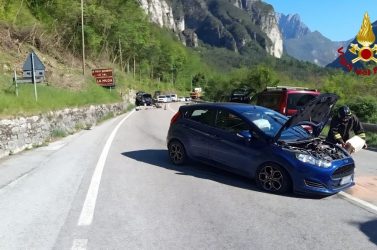 Scontro tra due auto alla Muda: quattro feriti, coinvolto un minore