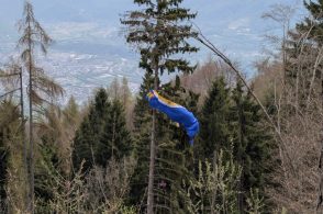 Parapendista bloccata a 30 metri: recupero del Soccorso alpino