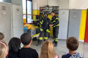Sirene, camion e sogni: l’avventura dei piccoli dai Vigili del Fuoco