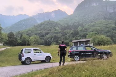 Incendio sul Monte Saladen: fiamme domate dall’elicottero