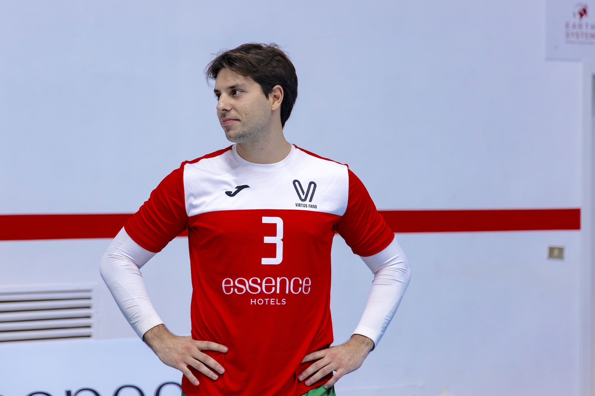 https://www.newsinquota.it/wp-content/uploads/2026/06/Iannelli_con_la_maglia_di_Fano.jpeg