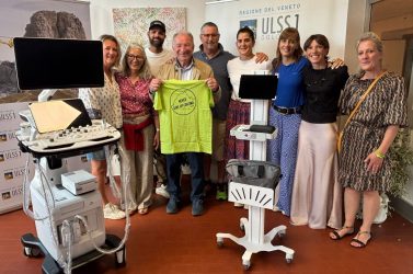 Un fiore che cura: due nuovi ecografi grazie alla donazione per Daria