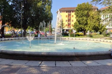 Piazza dei Martiri, pulita e sistemata la fontana
