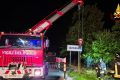 Auto finisce nel canale e travolge due pedoni a Sargnano