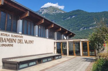 Restauro scuola “Bambini del Vajont”, via libera al nuovo intervento