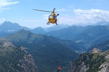 Antelao, escursionista americano precipita per dieci metri