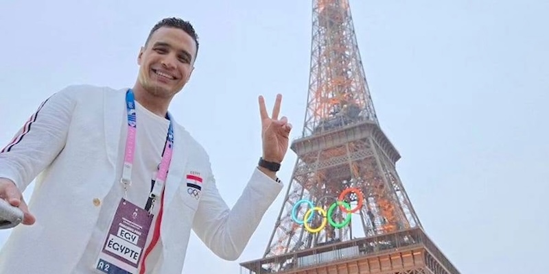 https://www.newsinquota.it/wp-content/uploads/2026/08/Azab_sotto_la_Tour_Eiffel.jpg