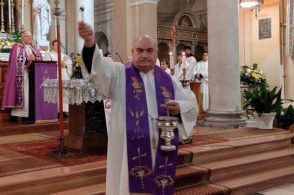 Malore alla guida: muore don Lino Bertollo, parroco di Onigo