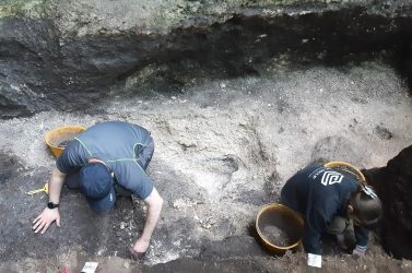 Valle di Lamen, scoperta la più antica traccia al mondo di un parto assistito