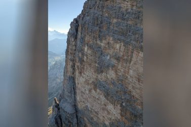 Tofana di Rozes, alpinisti incrodati fuori via: recupero con 90 metri di verricello