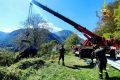 Auto scivola sul pendio: due persone illese, intervento dei Vigili del Fuoco