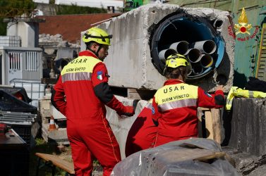 Terremoto simulato nel Bellunese, 100 vigili del fuoco alla prova per 36 ore