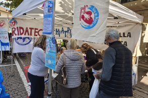 Liste d’attesa, centinaia di firme al gazebo per il diritto alle cure